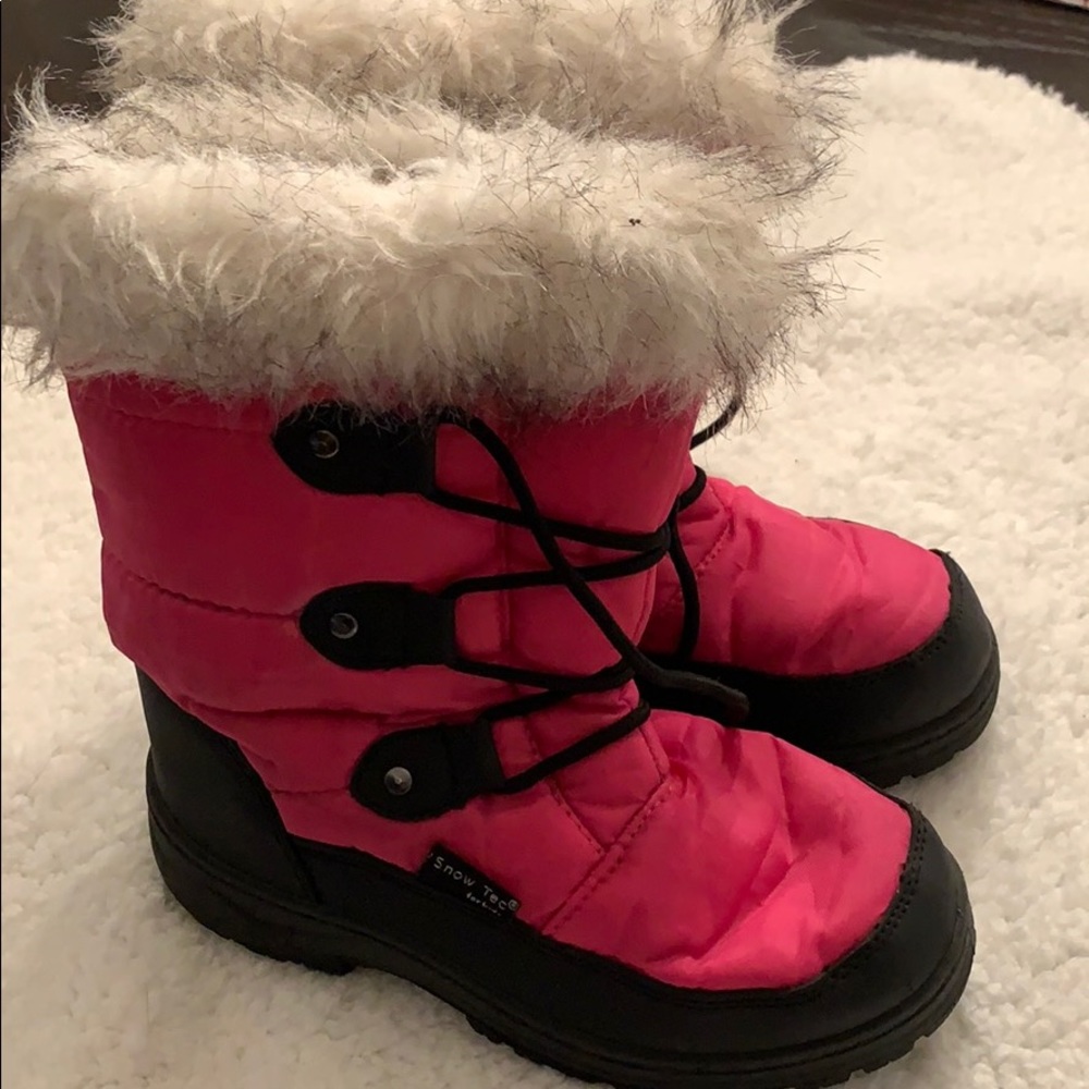 Snow Tec Girls Fuchsia  Snow Boots excellent condition gently worn